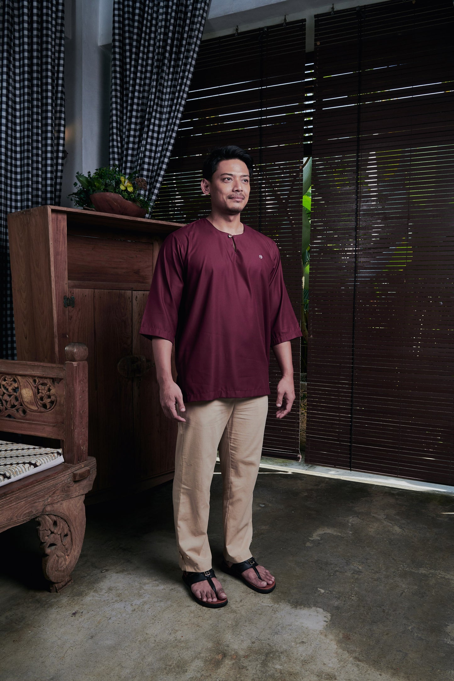 Kurta Nusantara Relaxed Fit - Burgundy